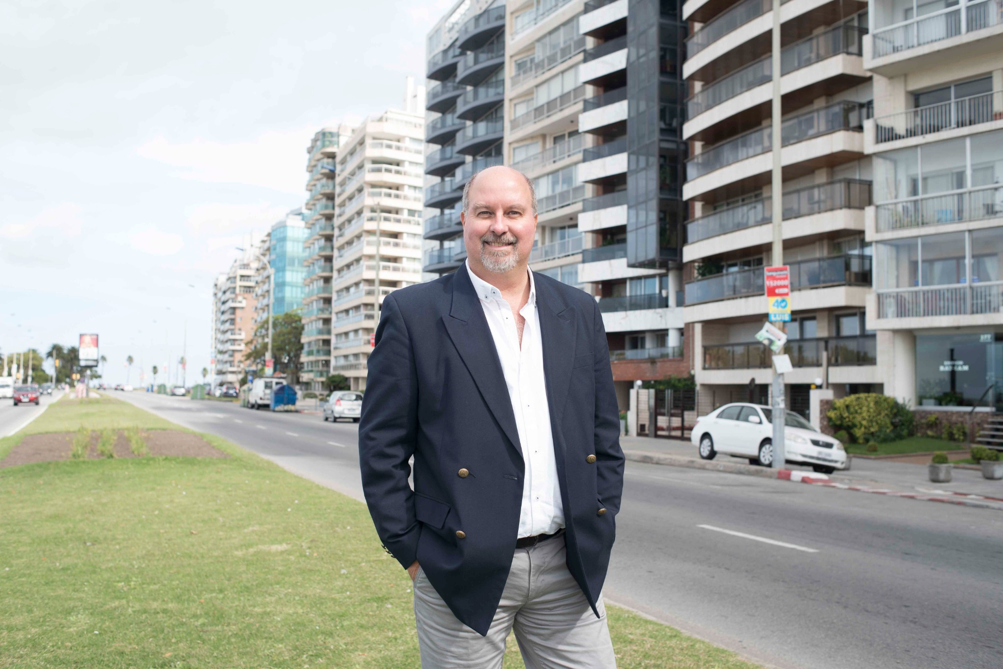 Gonzalo Martínez Vargas en la Rambla de Montevideo
